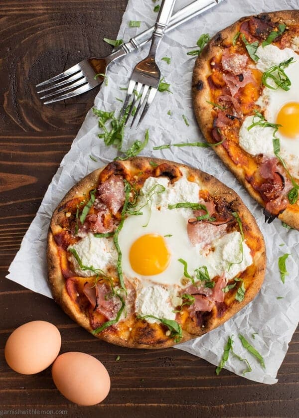 ham and egg breakfast pizza