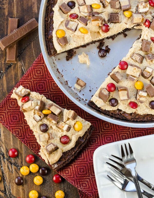 candy bar brownie pizza