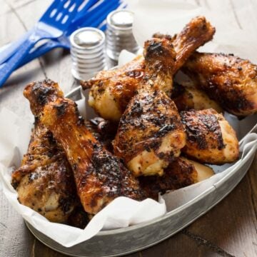 Basket of grilled chicken drumsticks