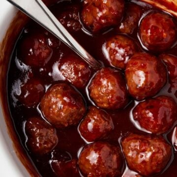 Meatballs in sauce in slow cooker.