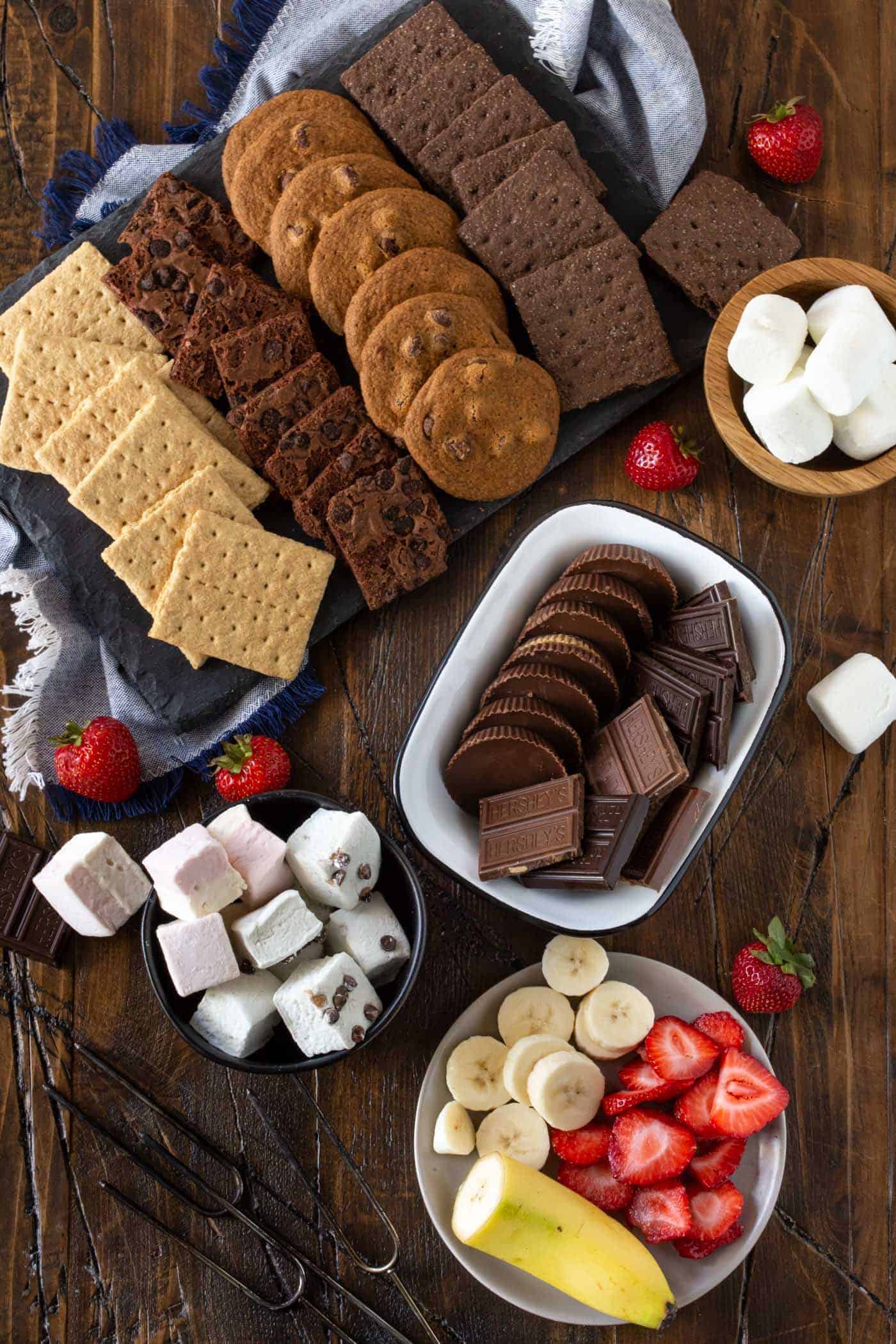  ingredients for a DIY Dessert S'mores Station.