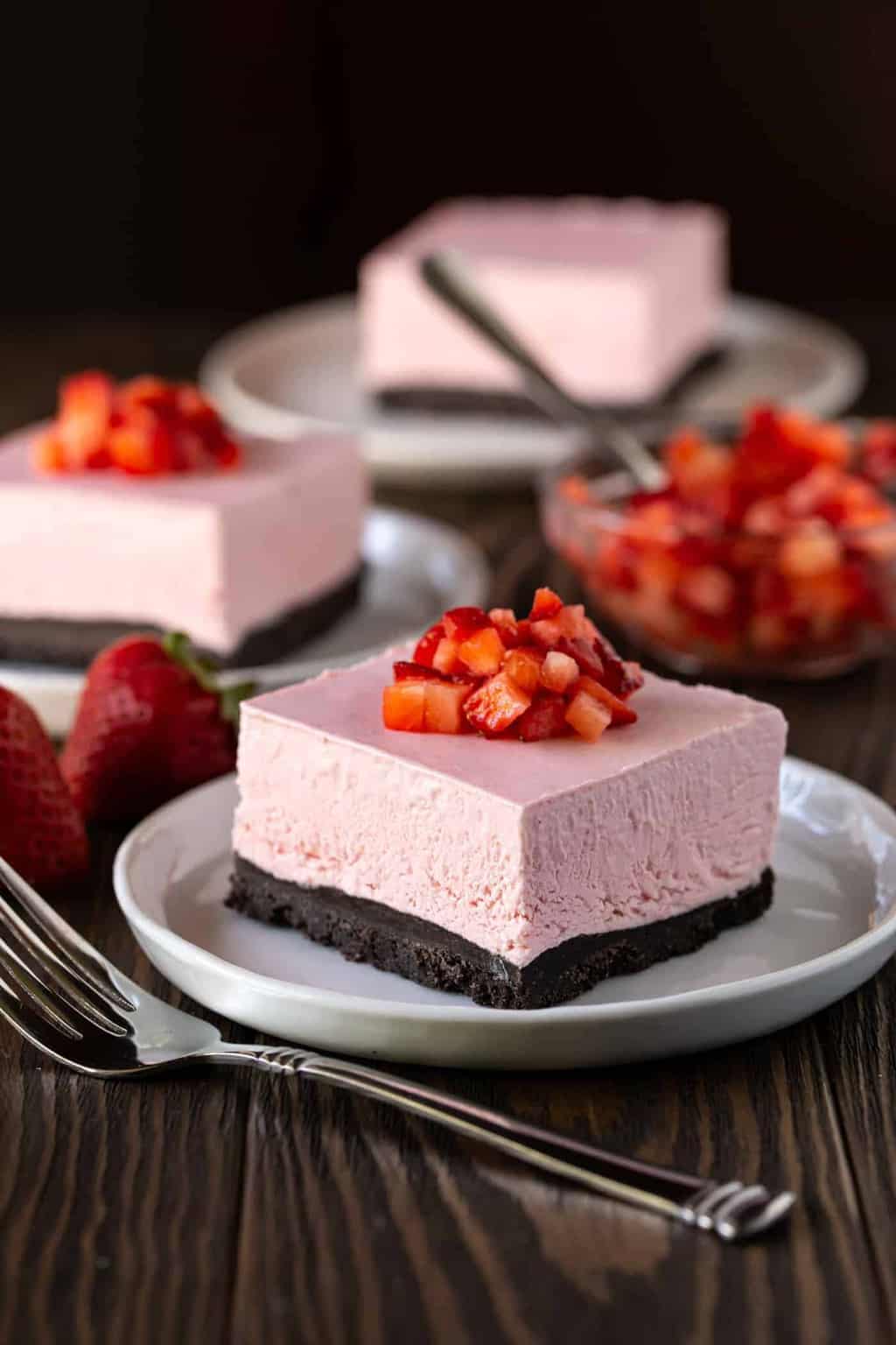 no bake strawberry cheesecake bars