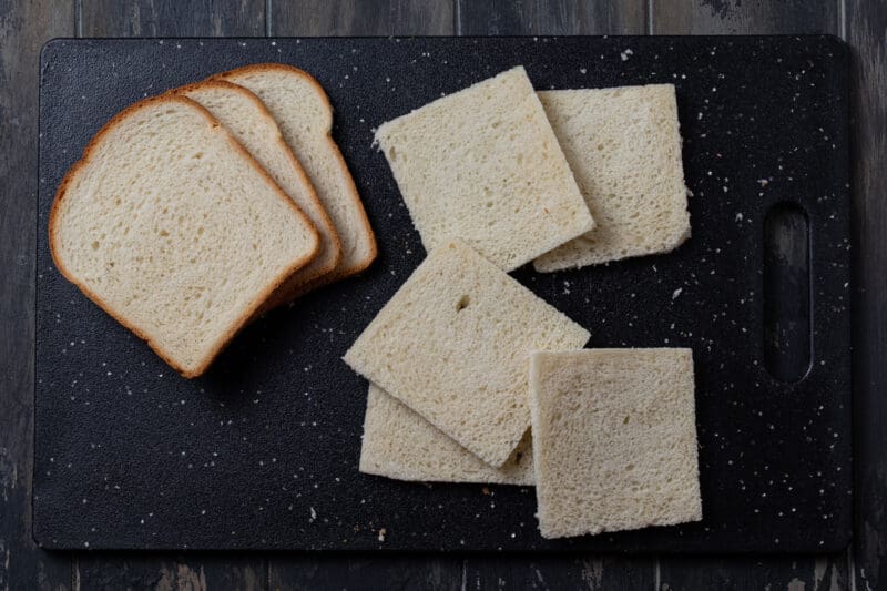 sliced bread on cutting board.