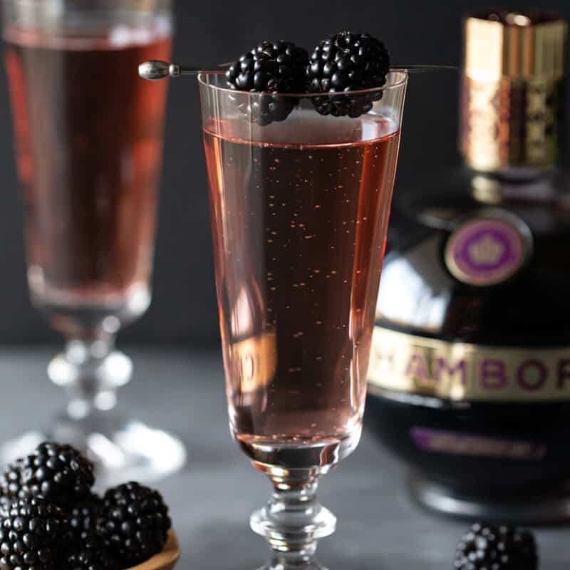 Kir Royale (EASY, 2-ingredient Chambord &amp; Champagne cocktail) - Garnish ...