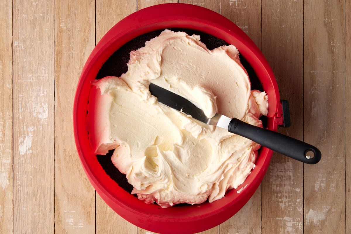 msacarpone cheesecake filling being spread in pan.